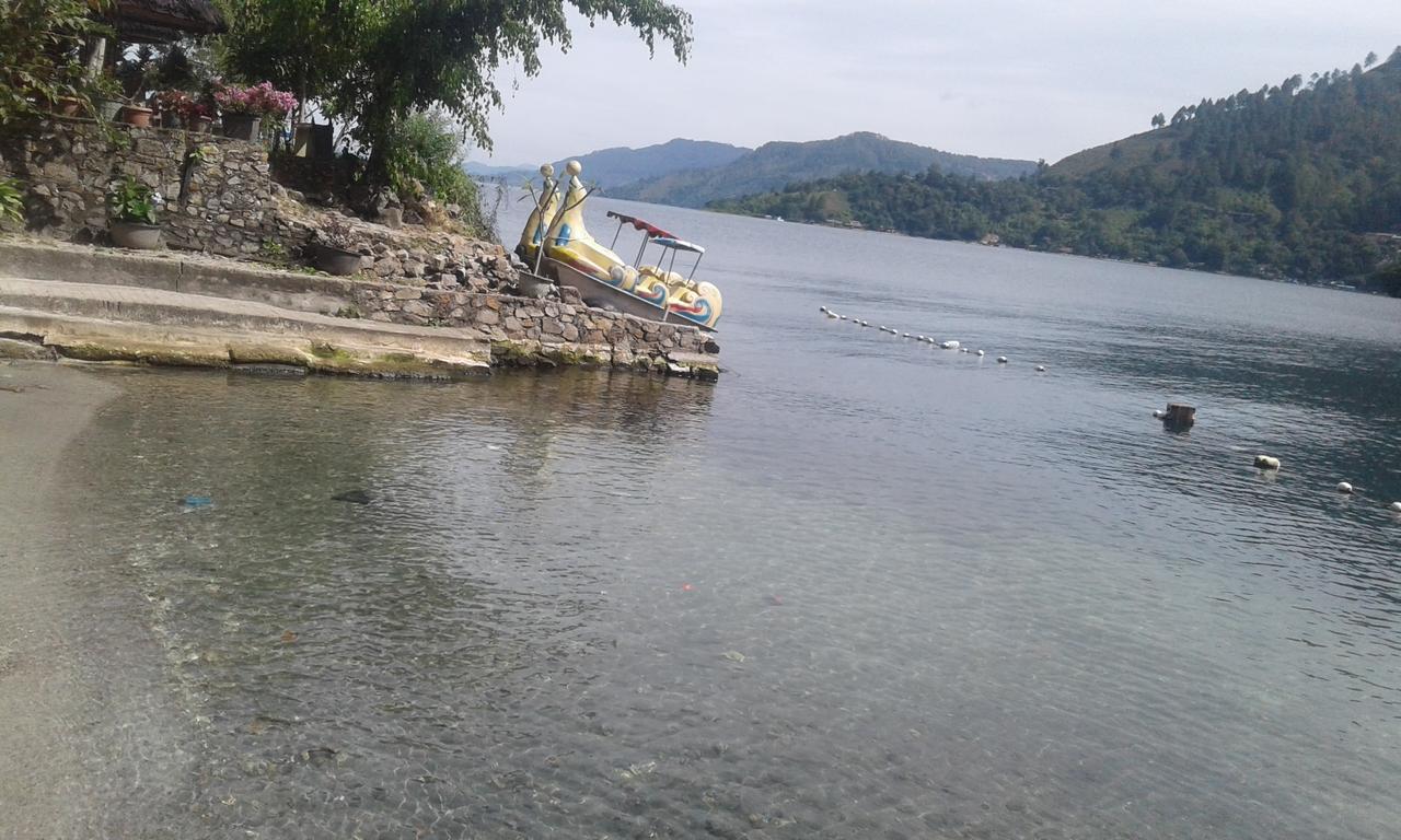 Pandu Lakeside Hotel Parapat Exterior photo