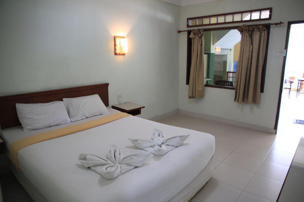 Pandu Lakeside Hotel Parapat Exterior photo