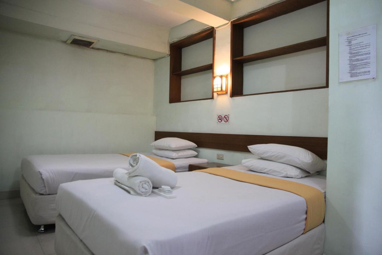 Pandu Lakeside Hotel Parapat Exterior photo