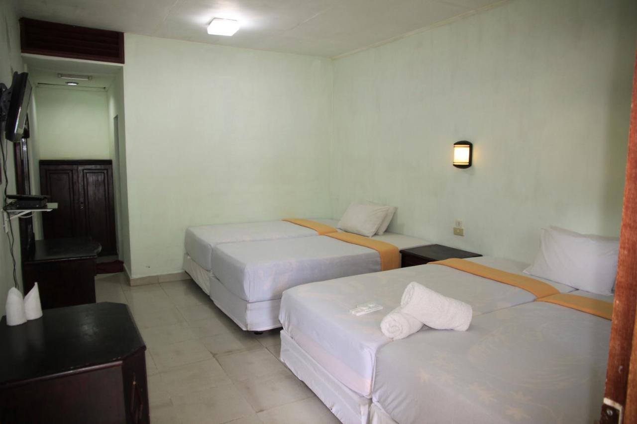 Pandu Lakeside Hotel Parapat Exterior photo