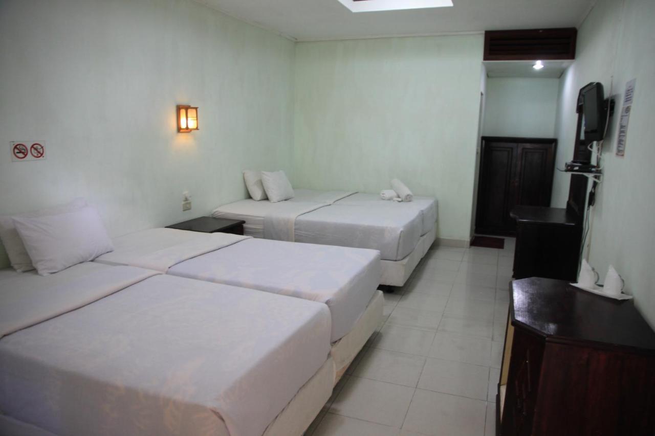 Pandu Lakeside Hotel Parapat Exterior photo