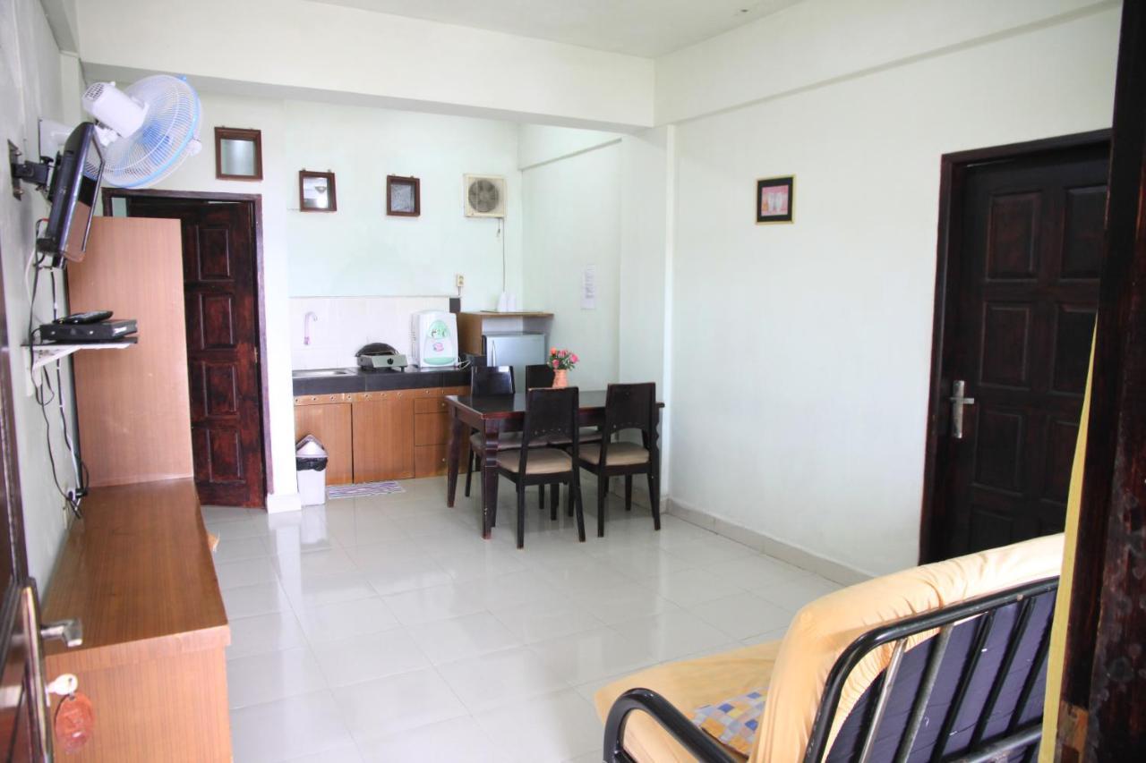 Pandu Lakeside Hotel Parapat Exterior photo