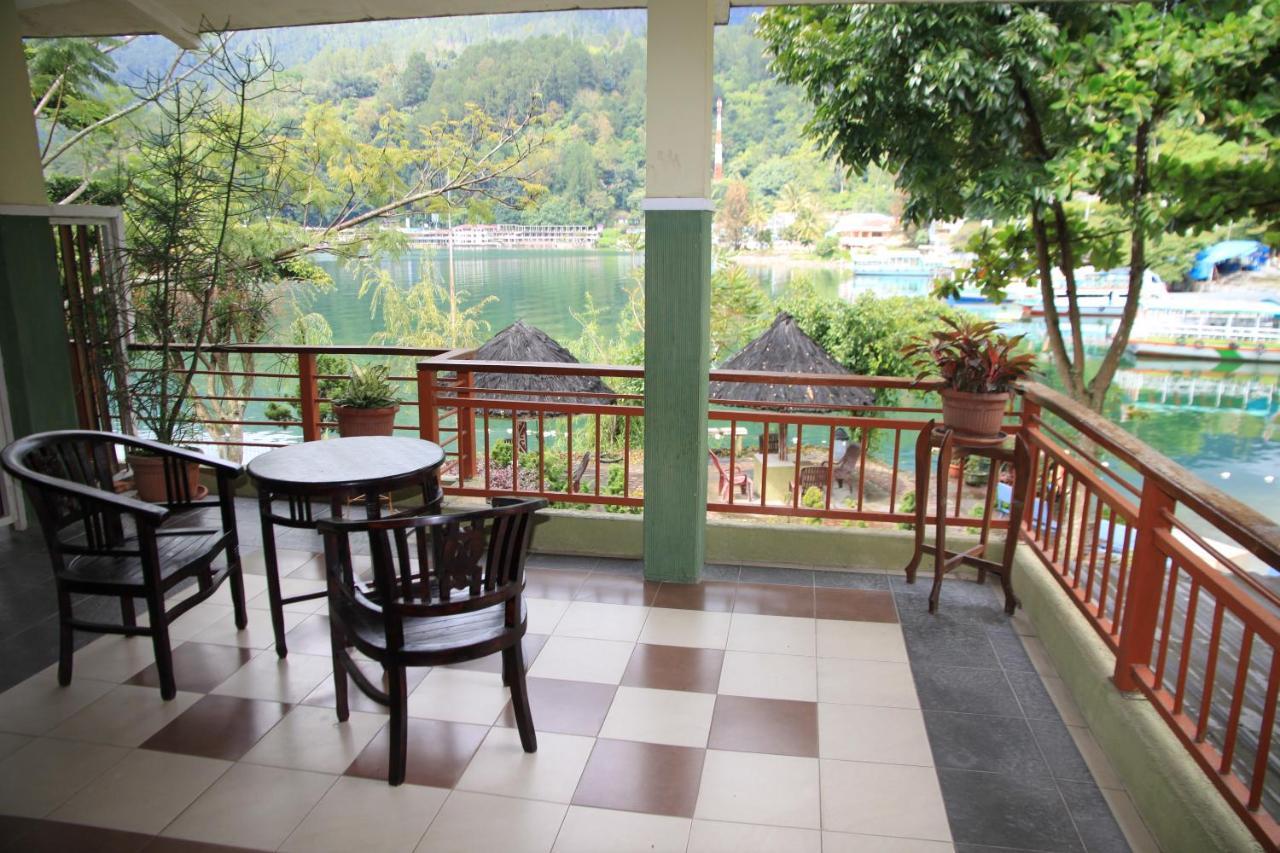 Pandu Lakeside Hotel Parapat Exterior photo