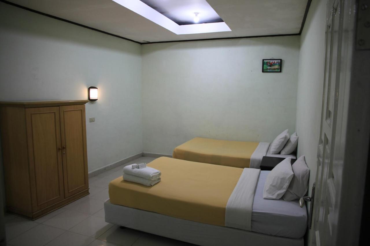 Pandu Lakeside Hotel Parapat Exterior photo