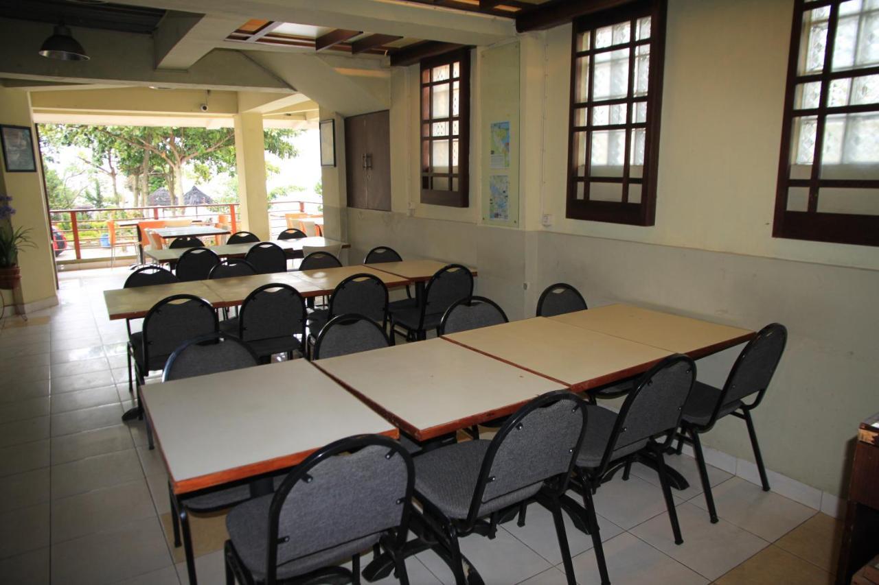 Pandu Lakeside Hotel Parapat Exterior photo