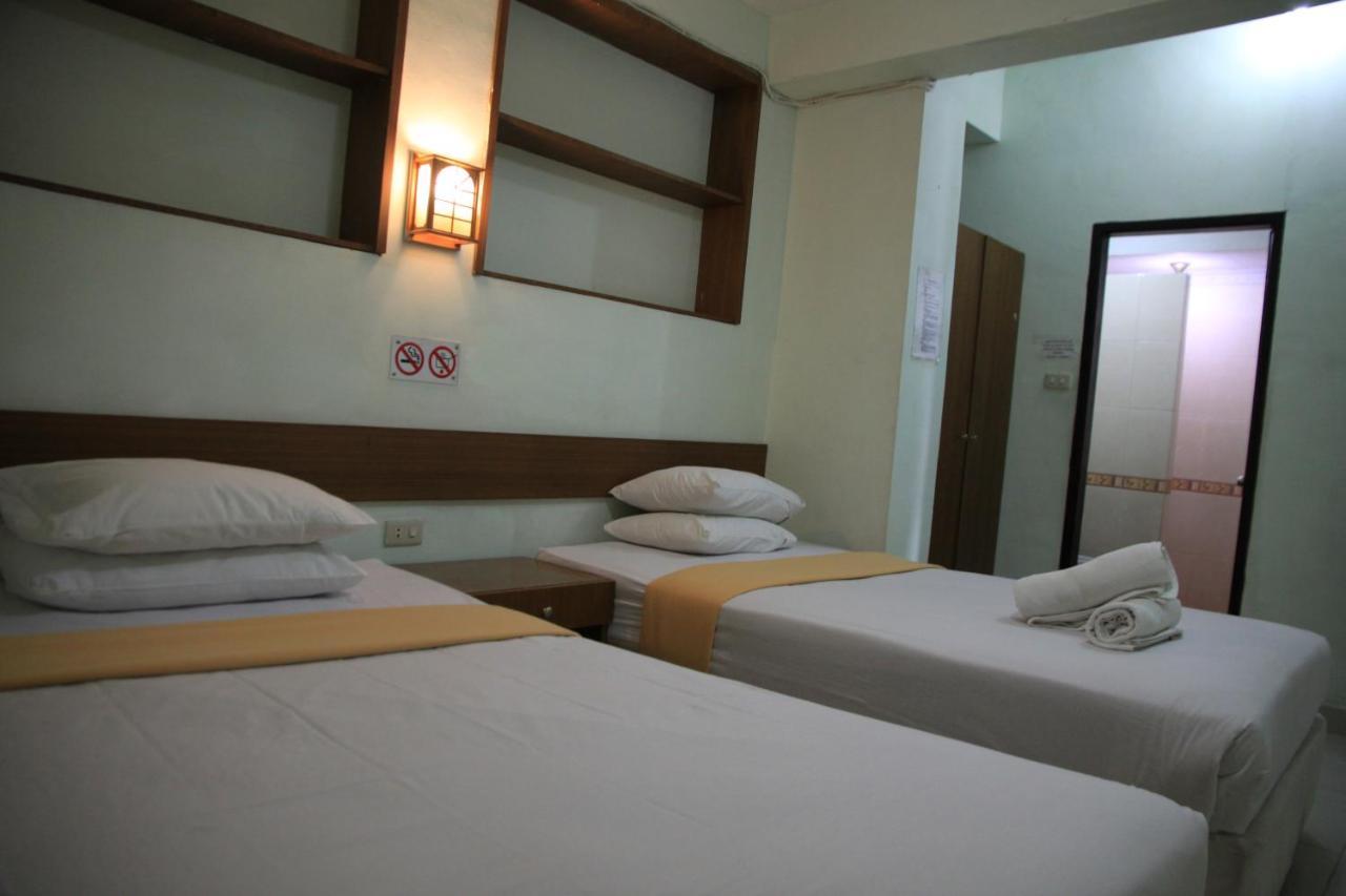 Pandu Lakeside Hotel Parapat Exterior photo