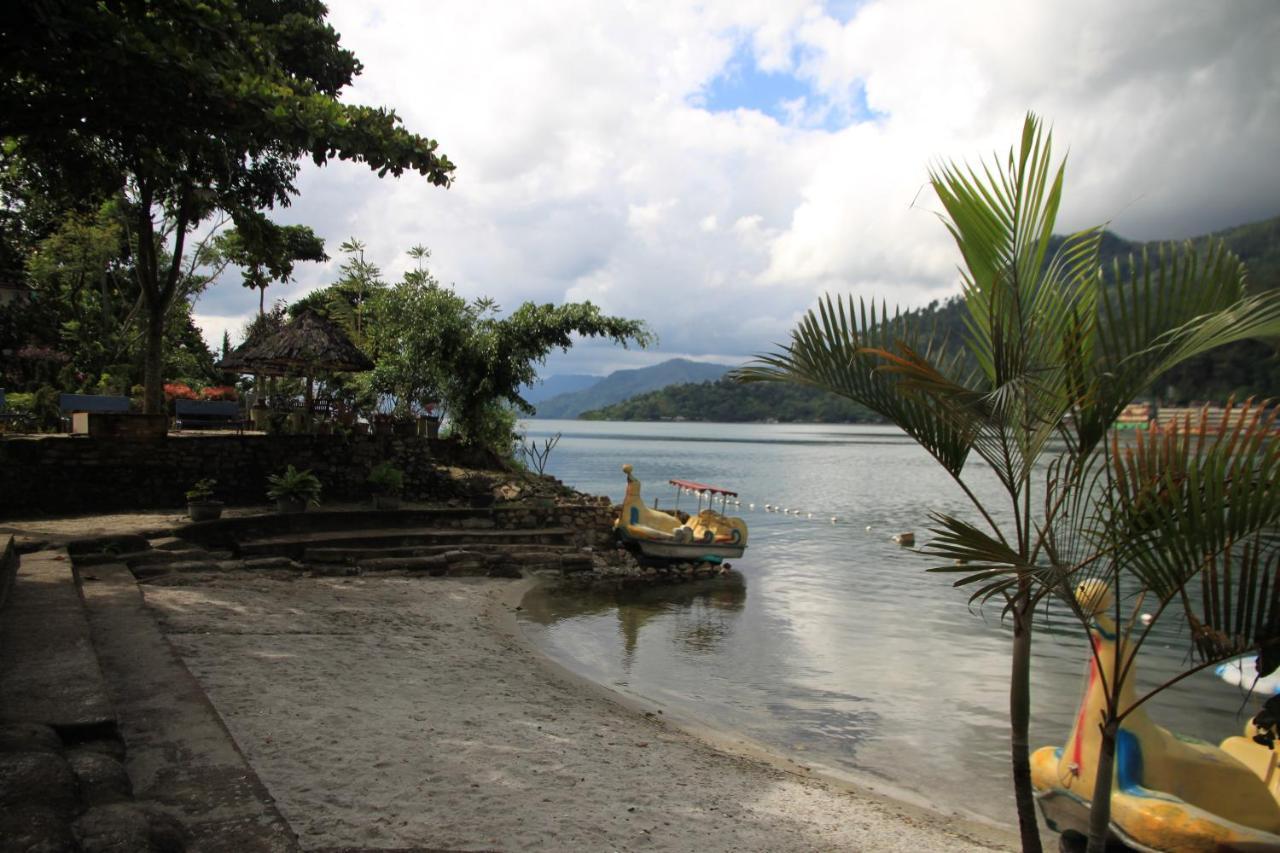Pandu Lakeside Hotel Parapat Exterior photo