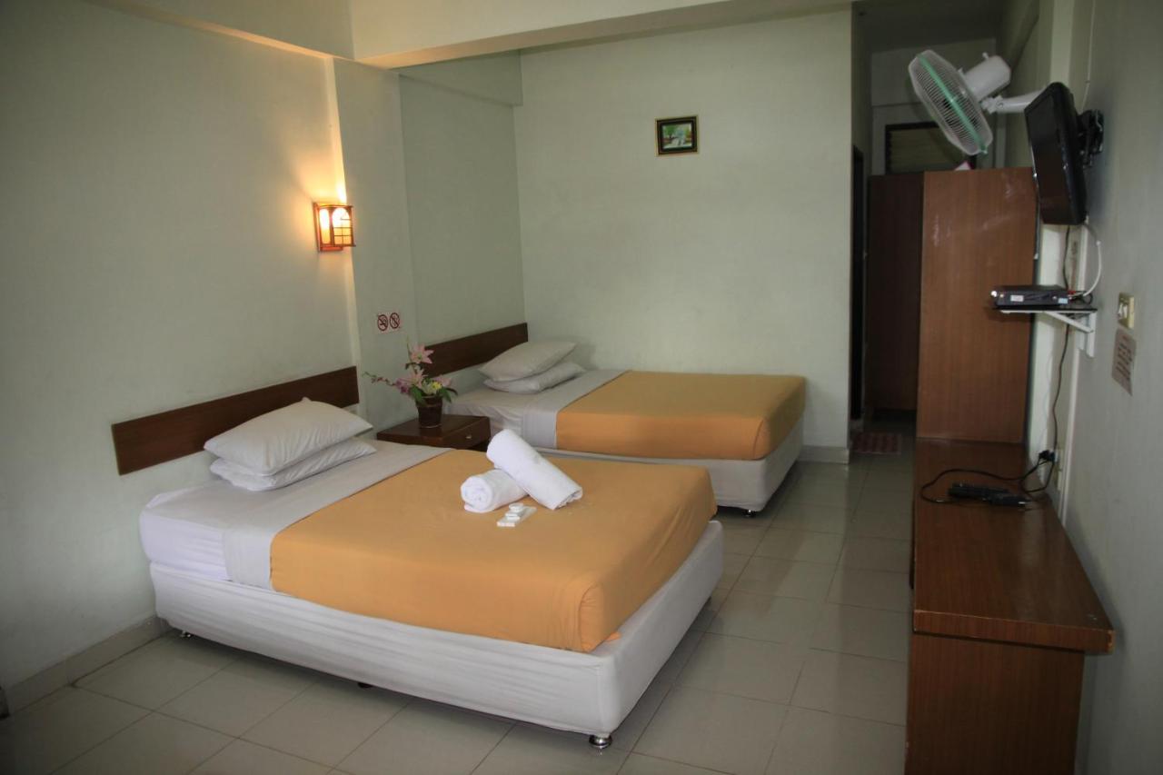 Pandu Lakeside Hotel Parapat Exterior photo