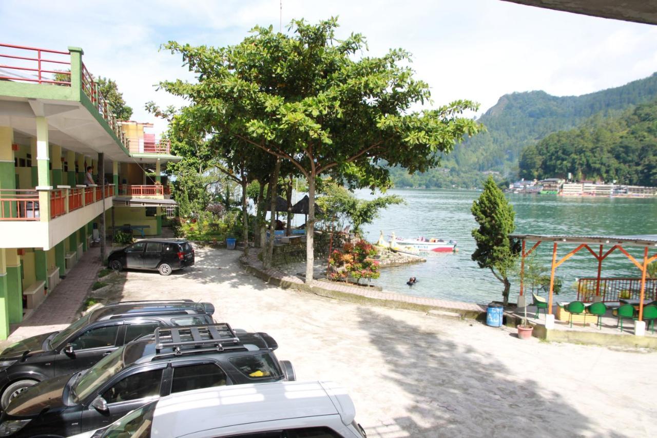 Pandu Lakeside Hotel Parapat Exterior photo