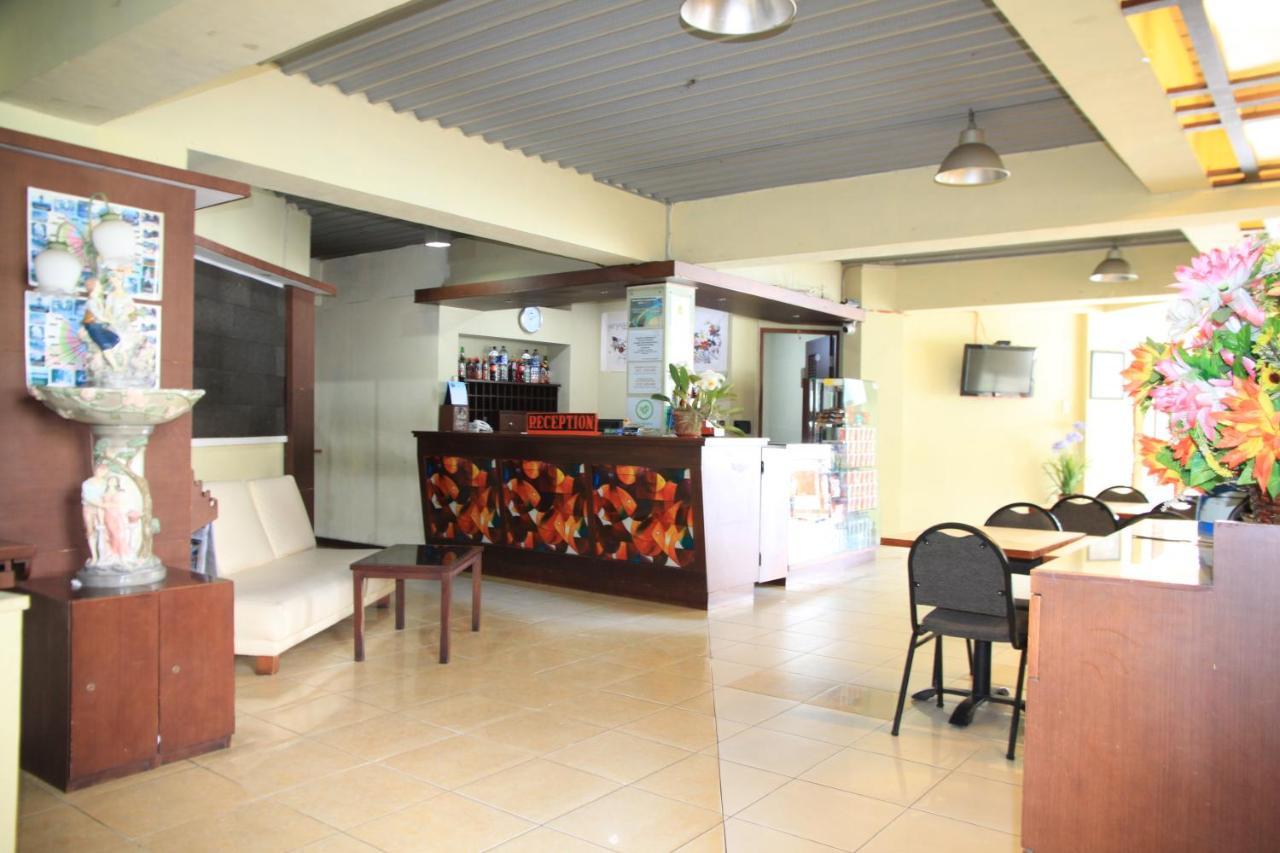Pandu Lakeside Hotel Parapat Exterior photo